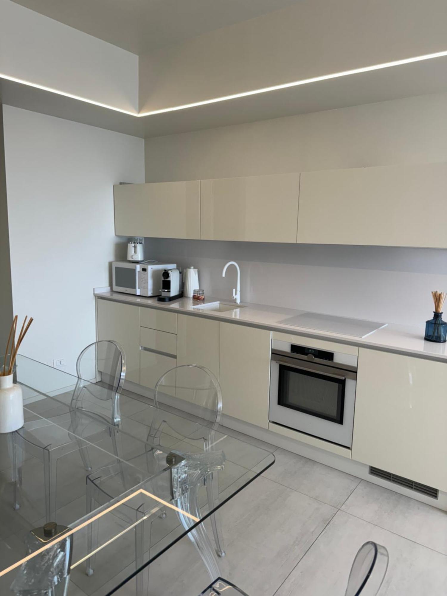 Terrazza Colombo - White And Gold Apartment